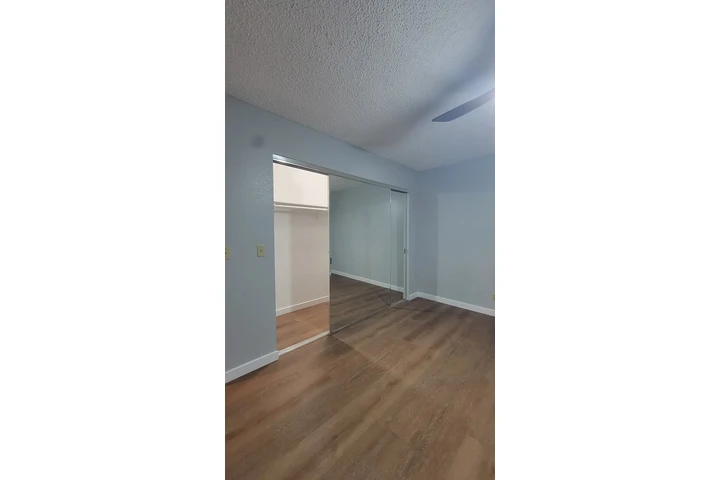 $1 : Casa Recién Remodelada image 8