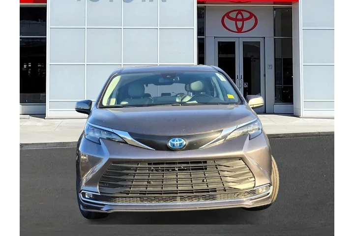 $39488 : Toyota Sienna 2024 XLE 8-Pas image 2