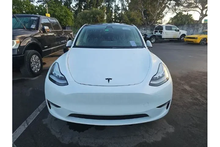 $25490 : Tesla Model Y 2023 AWD 4dr C image 2