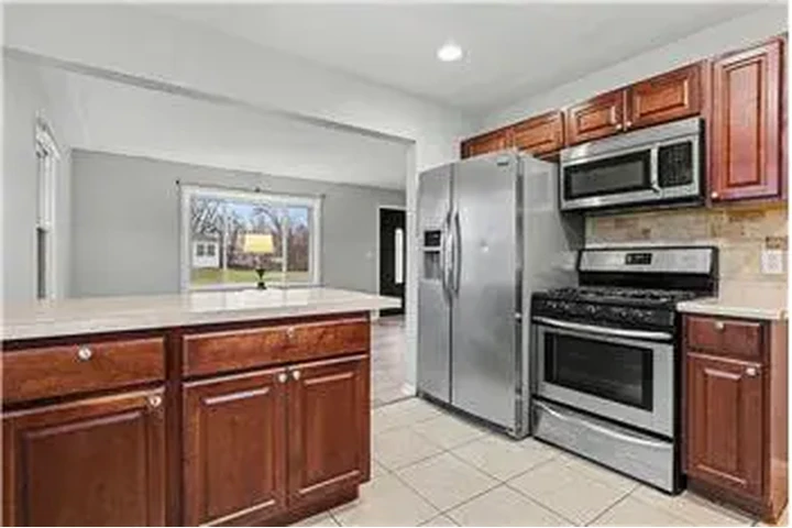 $1000 : Rental property with 2 bedro image 6