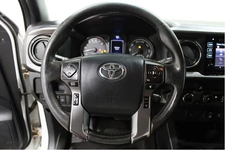 $26977 : Toyota Tacoma 2019 4x4 TRD P image 10