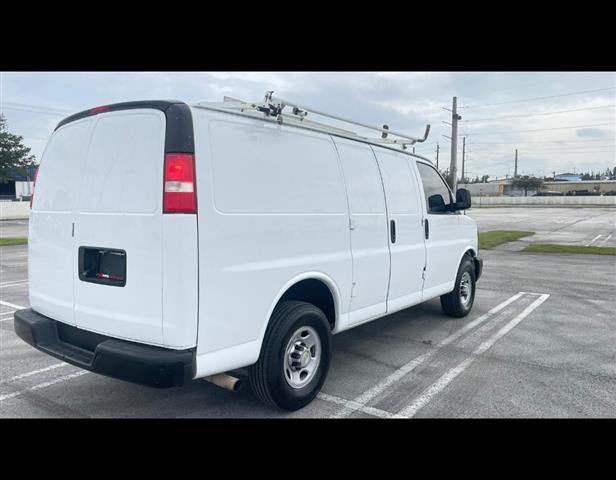 Chevrolet express 2500 image 3