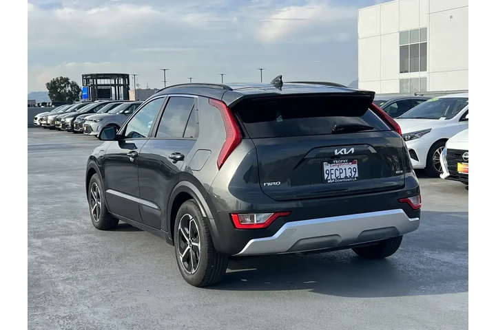 $27895 : Kia Niro Plug-In Hybrid 2023 image 4