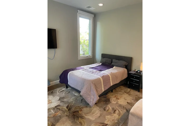 $1000 : Cozy Studio and 1-Bathroom image 6