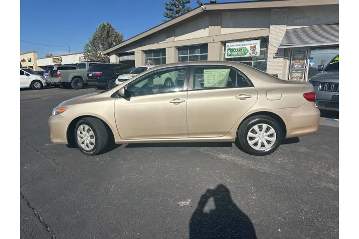 2011 Corolla LE image 3
