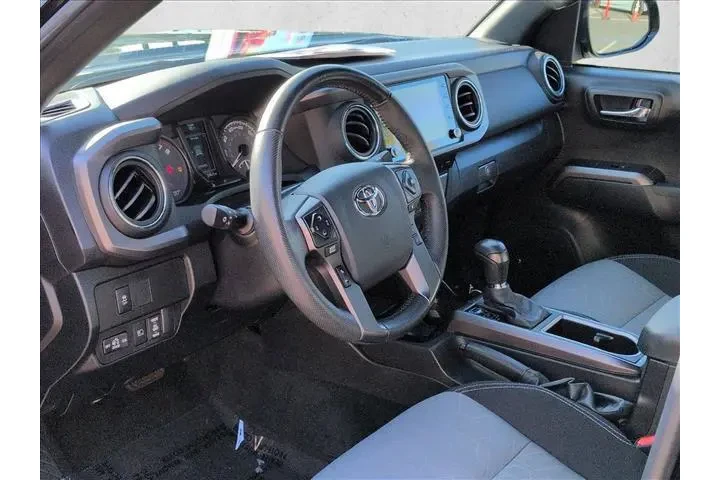 $39736 : Toyota Tacoma 2023 4x4 Trail image 10