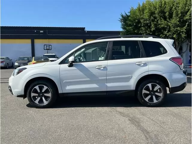 2018 Subaru Forester image 1