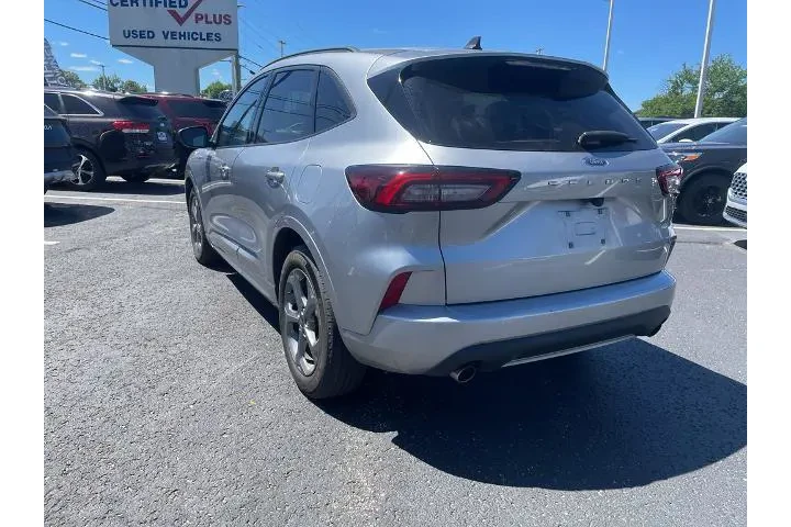 $22075 : Ford Escape 2023 ST-Line 4dr image 8