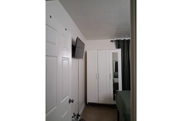 $700 : SE RENTA HABITACIÓN image 1