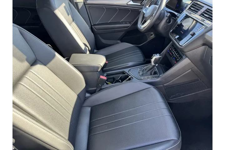 $19990 : Volkswagen Tiguan 2024 Wolfs image 6