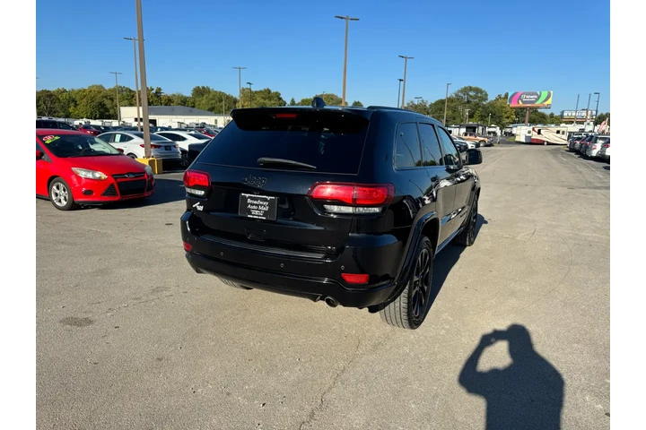 $11980 : 2018 Grand Cherokee Altitude image 2