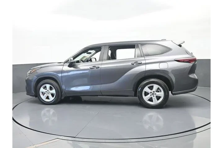 $31541 : Toyota Highlander 2024 LE 4d image 3