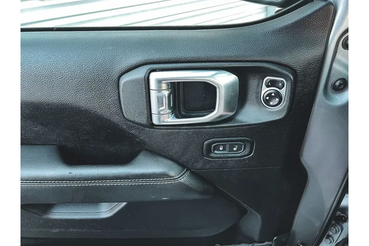 $30477 : Jeep Gladiator 2020 4x4 Over image 10