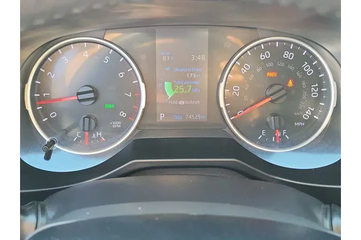 $29900 : Toyota RAV4 2021 XLE Premium image 7