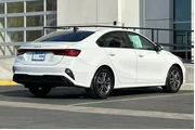 $16900 : Kia Forte 2023 LXS 4dr Sedan thumbnail