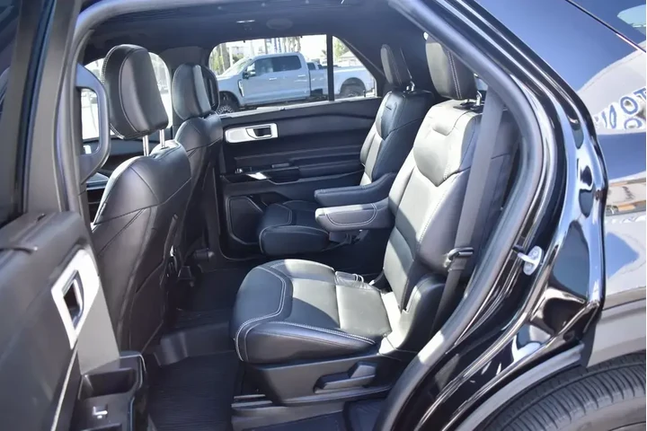 $39990 : Ford Explorer 2022 AWD ST 4d image 9