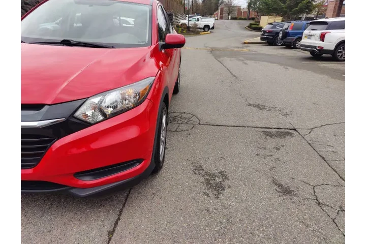 $13900 : 2018 HR-V LX image 7