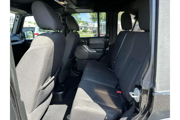 $13555 : Jeep Wrangler Unlimited 2017 image 10