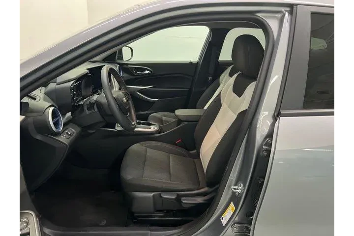 $20561 : Chevrolet Trax 2024 LS 4dr C image 3