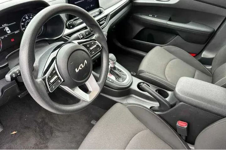 $15255 : Kia Forte 2023 LX 4dr Sedan image 4