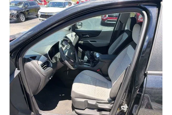 $17894 : Chevrolet Equinox 2023 LS 4d image 4