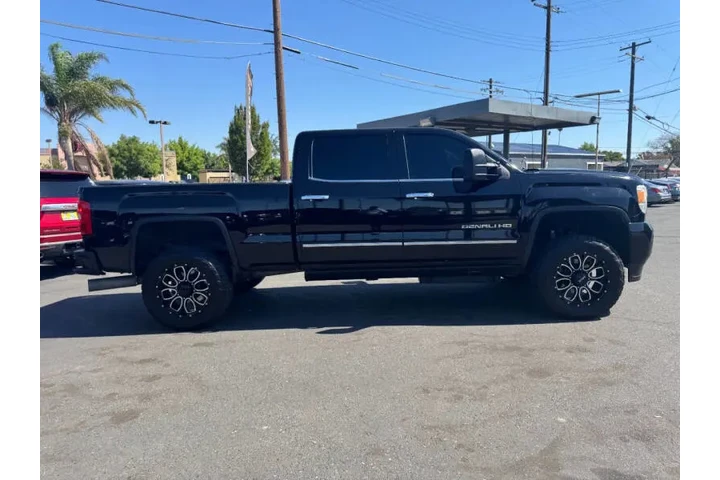 $27998 : 2015 GMC Sierra 2500HD Denali image 9
