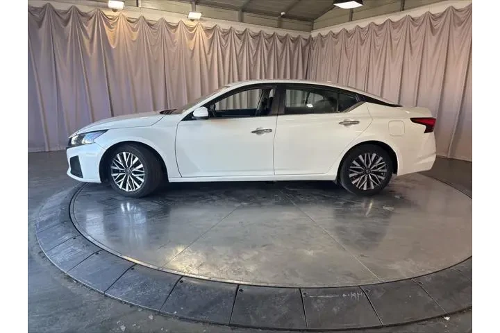 $16777 : Nissan Altima 2023 2.5 SV 4d image 8