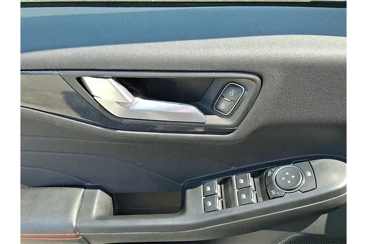 $24995 : Ford Escape 2023 ST-Line 4dr image 2