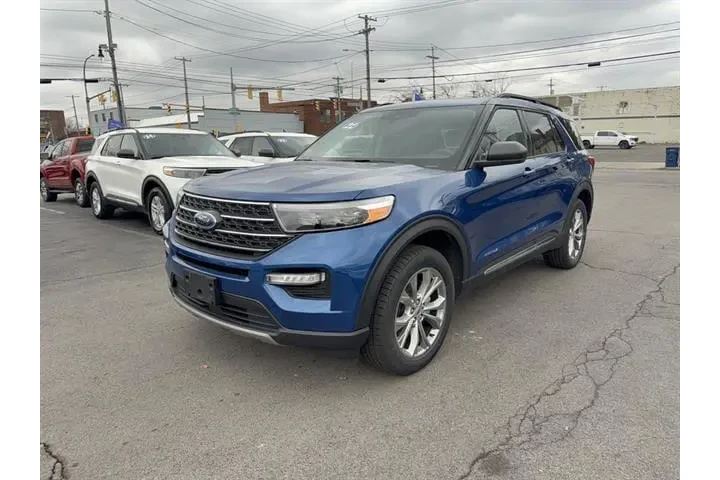 $33990 : Ford Explorer 2022 AWD XLT 4 image 1