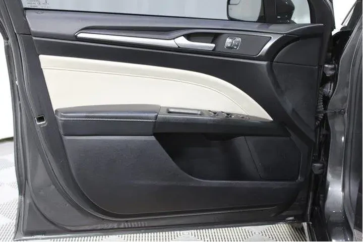 $16982 : Ford Fusion 2018 AWD Titaniu image 6