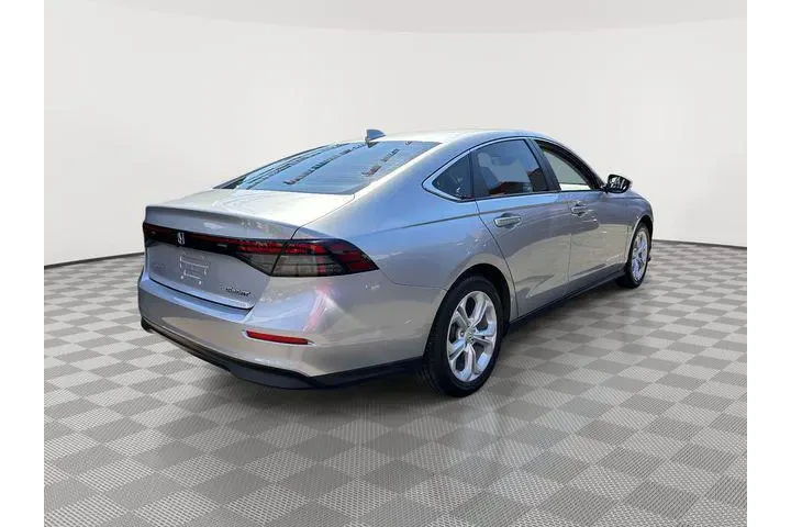 $22985 : Honda Accord 2024 LX 4dr Sed image 2