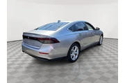 $22985 : Honda Accord 2024 LX 4dr Sed thumbnail