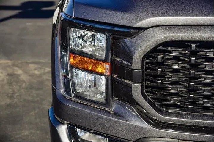 $30889 : Ford F-150 2023 4x2 XL 4dr S image 10