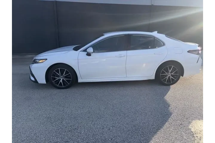 $25977 : Toyota Camry 2024 SE 4dr Sed image 1