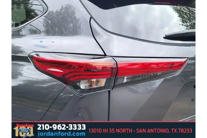 $39581 : Toyota Highlander Hybrid 202 image 9