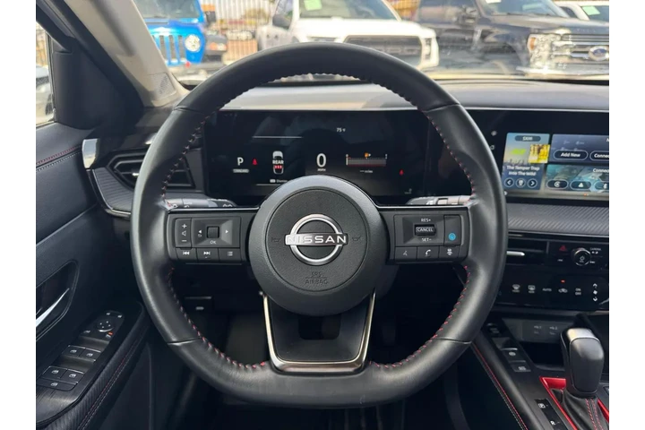 2025 Kicks SR image 9