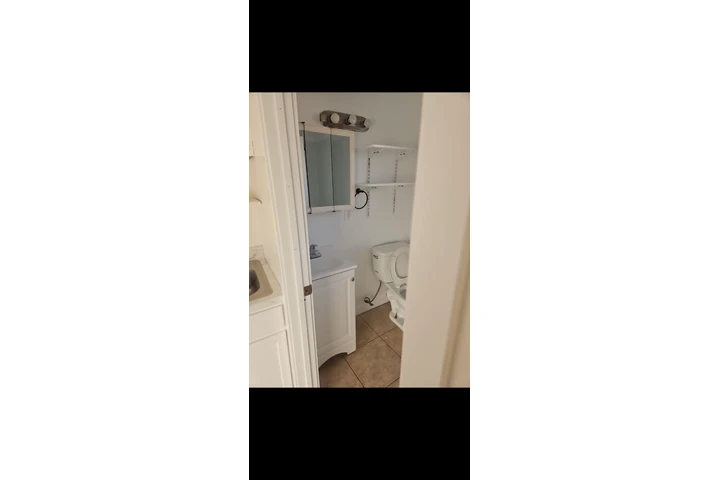 $1200 : STUDIO image 3