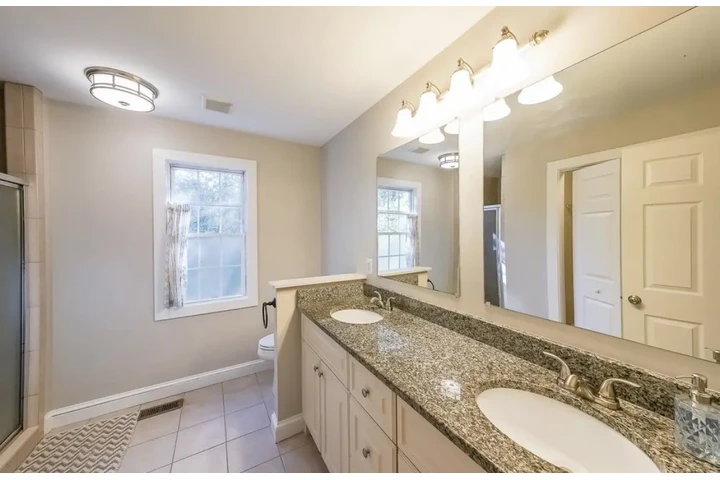 $1200 : 2Bed 2Bath Home in Atlanta, GA image 9