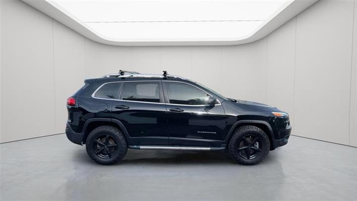 2018 Cherokee LATITUDE PLUS image 9