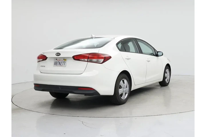 $11998 : Kia Forte 2017 LX 4dr Sedan image 8