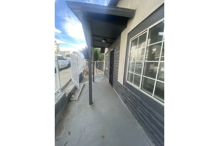 $560000 : El Sereno Casa de venta image 2