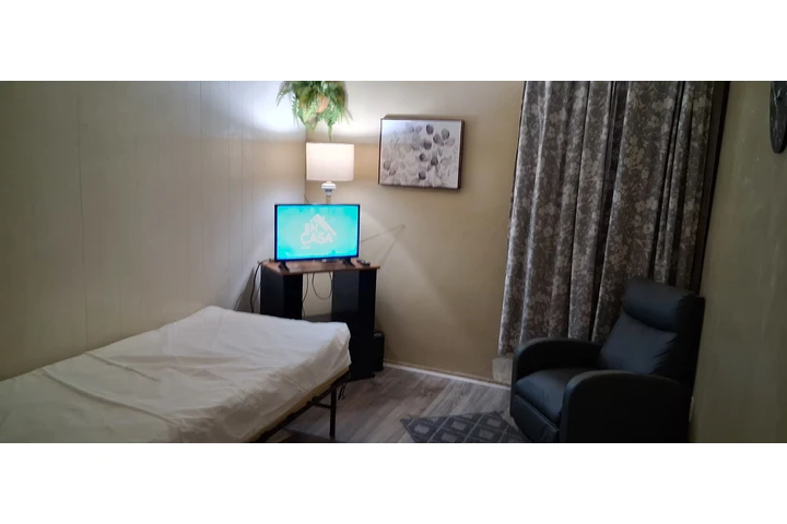 $875 : Recamara amueblada image 1