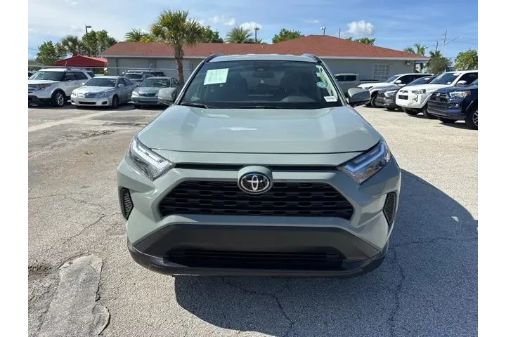 $2000 : Toyota RAV4 XLE FWD image 2