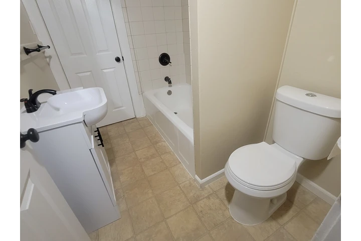 $1750 : 1 Bedroom Apartment For Rent image 7