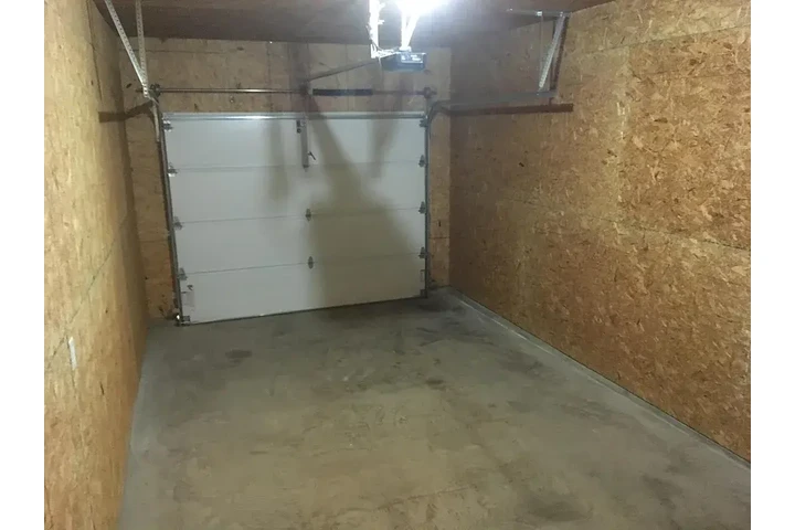 $1200 : Rent image 4