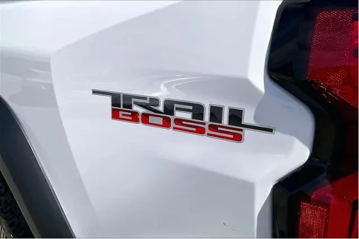 $39530 : Chevrolet Colorado 2026 4x4 image 10