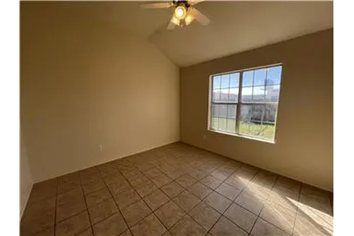 $1200 : Rental property with 3 bedro image 10