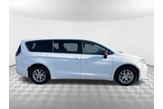 $26391 : Chrysler Pacifica 2024 Touri thumbnail