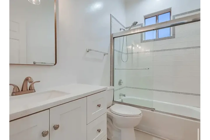 $2550 : Beautiful 3Bedroom House in LA image 4