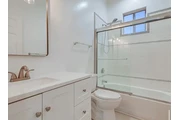 $2550 : Beautiful 3Bedroom House in LA thumbnail